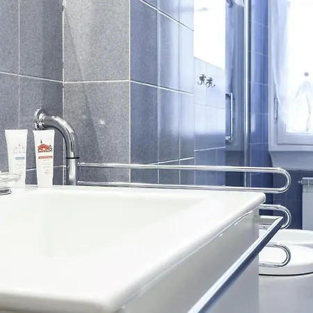 Italianway - Napo Torriani 5 * Milan